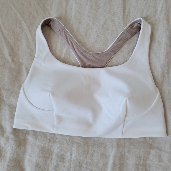 Lululemon wonder train bra C/D SIZE 6 - Picture 1 of 7